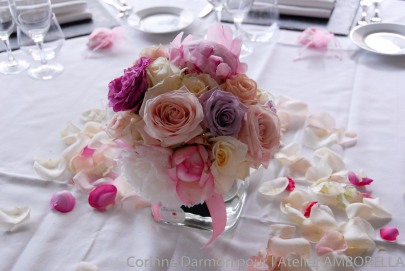 Centre de table vintage avec des roses anciennes
